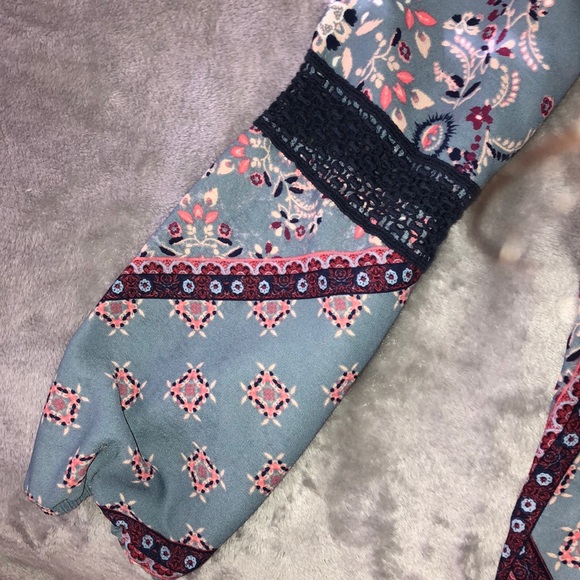 blouse - Picture 3 of 3